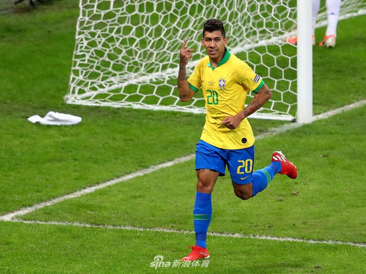 群星闪耀，射手榜上十三位英雄并驾齐驱，共同眺望着那尊象征着无上荣耀的金靴奖杯。