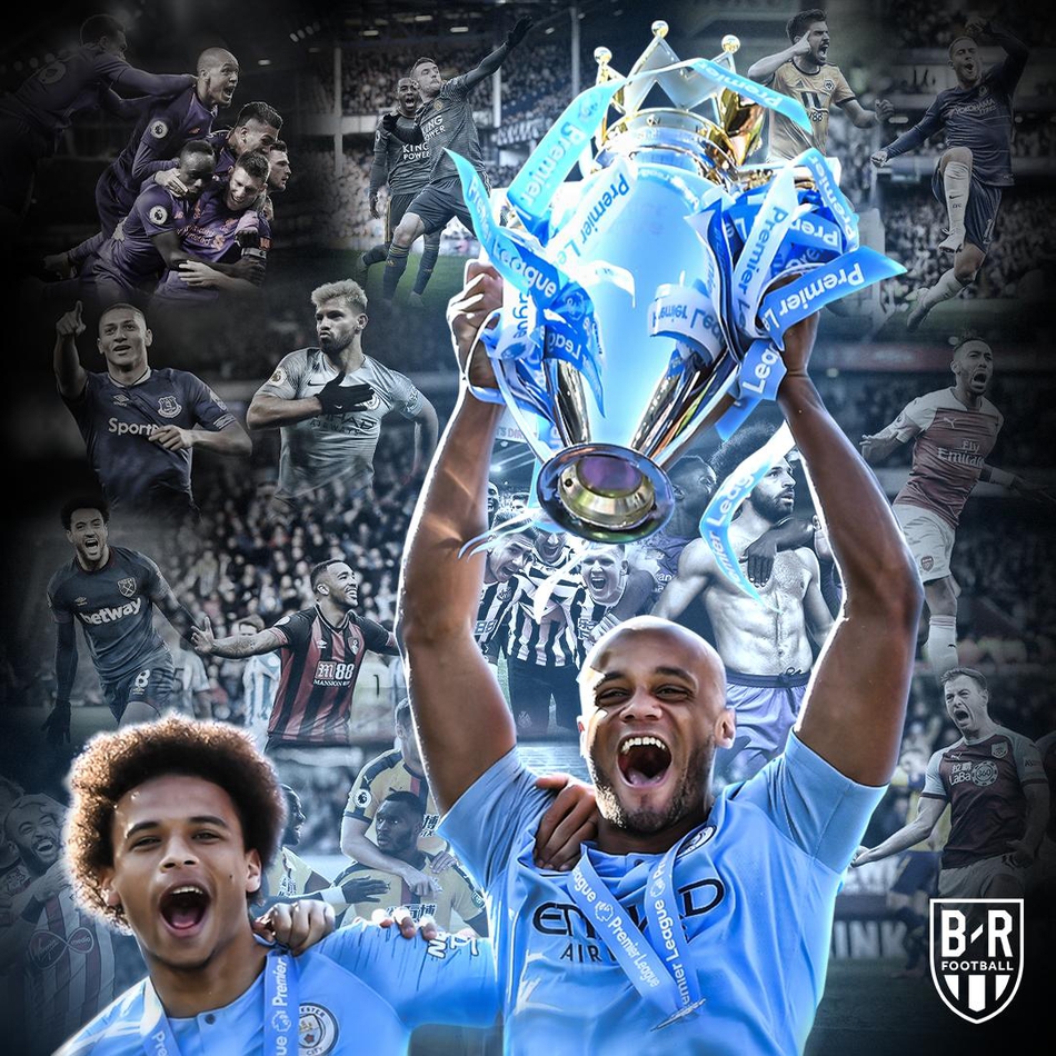 曼城球员在客场捧起英超冠军奖杯，孔帕尼高举奖杯的瞬间，身后是漫天飘落的金色纸屑，记录下蓝月王朝卫冕的荣耀时刻。