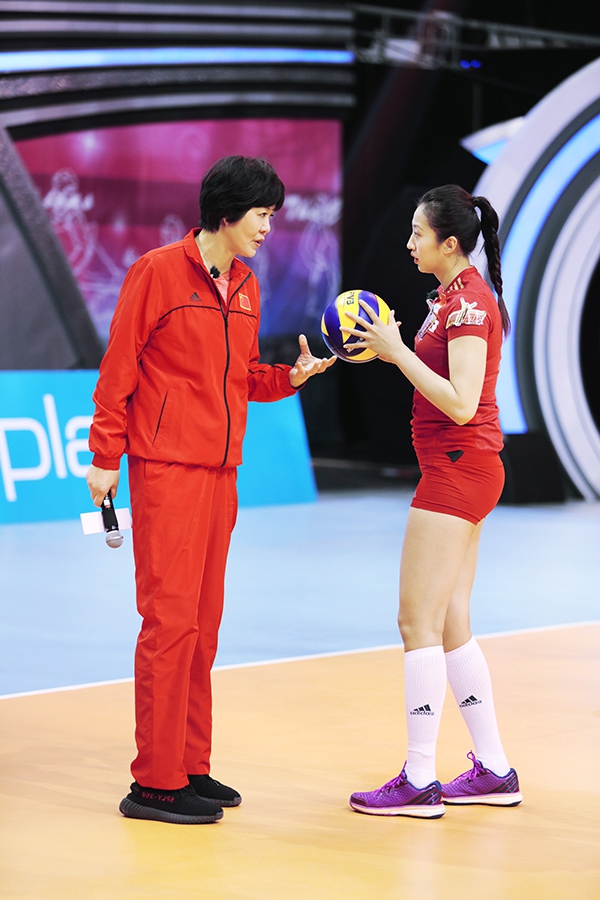 5月7日,中国女排总教练郎平带领惠若琪,张常宁,丁霞,袁心玥,王梦洁