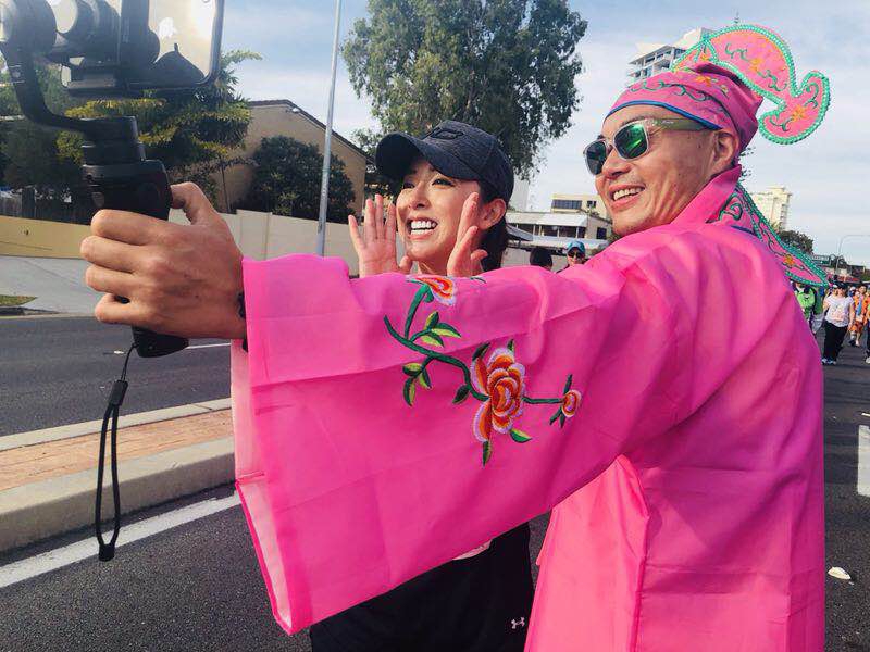 北京时间6月30日，黄小蕾成功完赛黄金海岸马拉松 5.7KM组，女儿闪宝各种搞怪啊，精灵古怪的小家伙很给力啊！