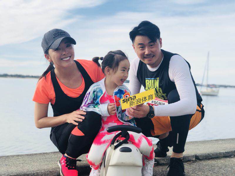 北京时间6月30日，黄小蕾成功完赛黄金海岸马拉松 5.7KM组，女儿闪宝各种搞怪啊，精灵古怪的小家伙很给力啊！
