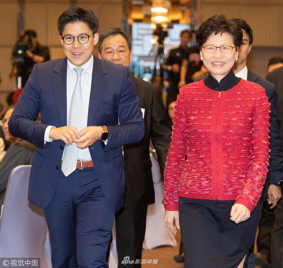 霍启刚出席香港体育记者协会30周年颁奖