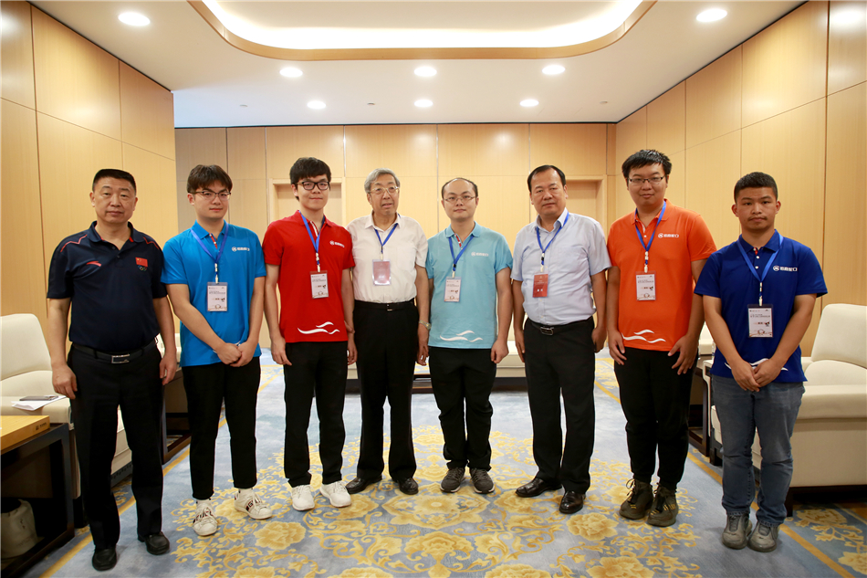 职业棋手现身围棋大会