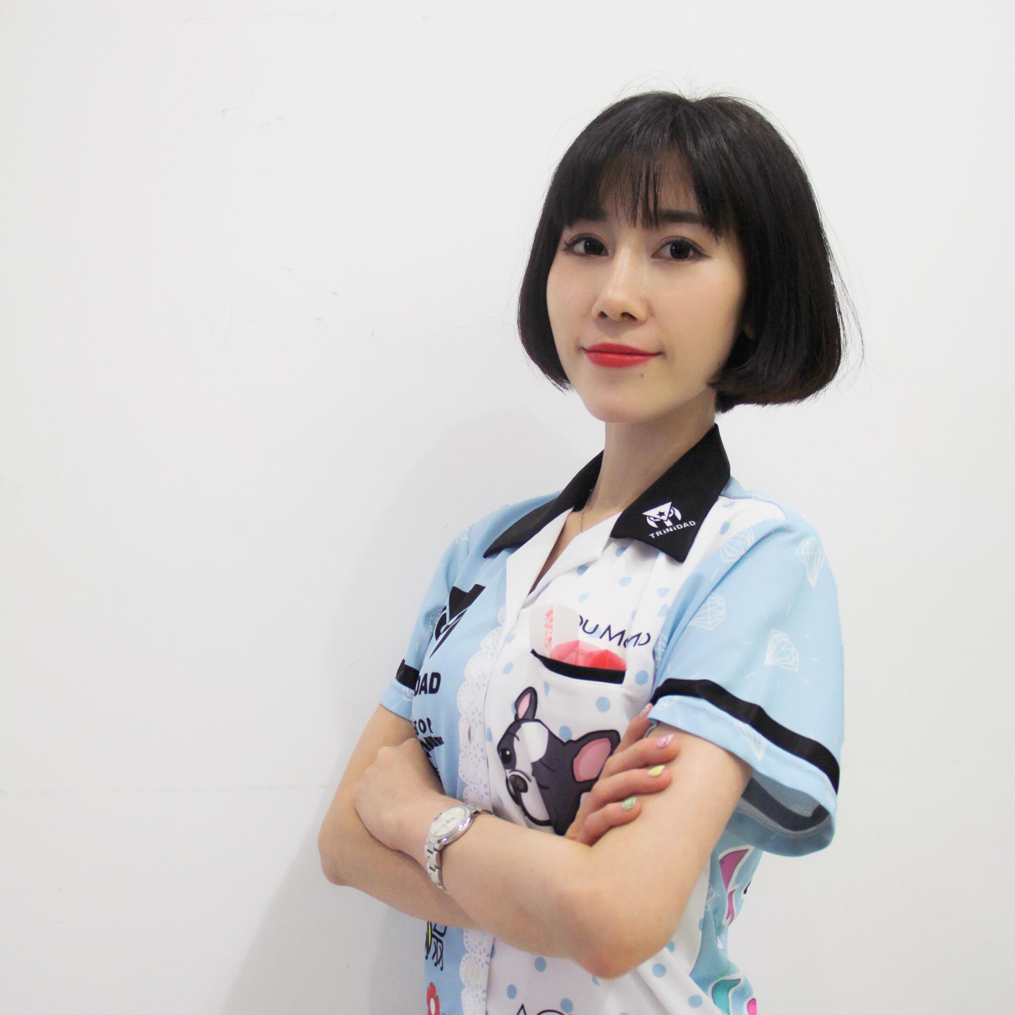 飞镖美女周莫默