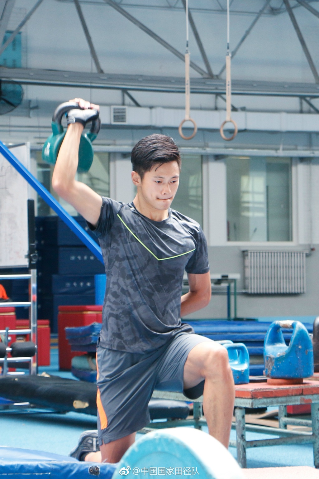 谢震业微博图片