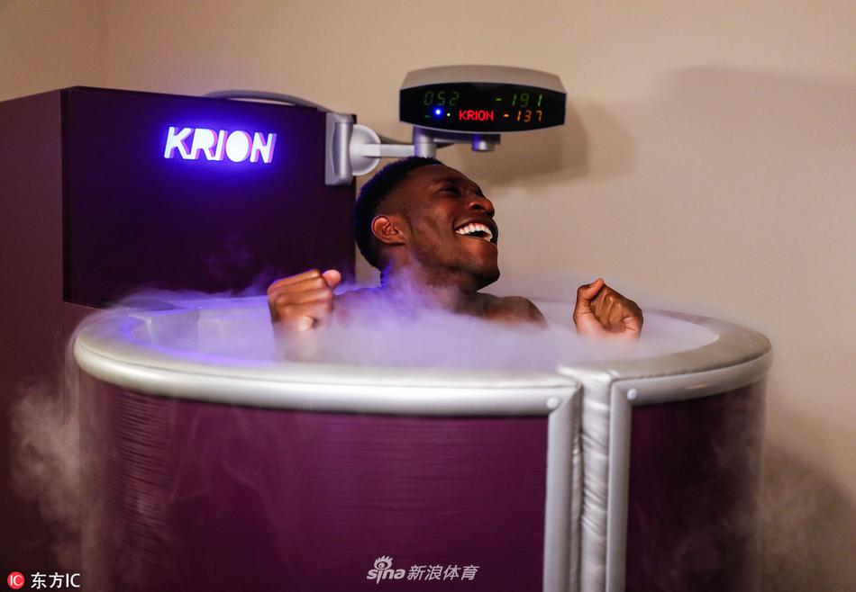 英格兰队恢复训练冷冻理疗表情销魂