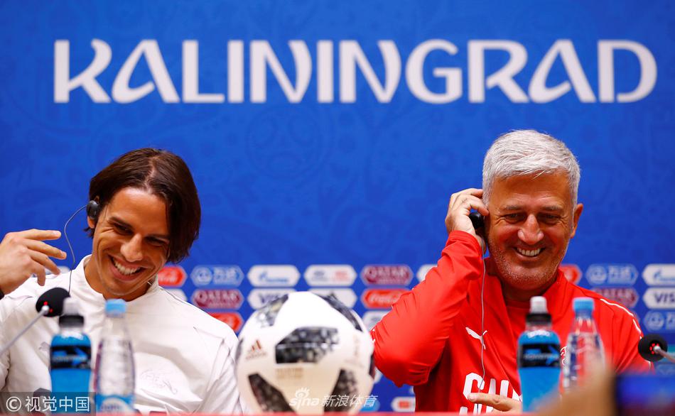 瑞士队训练并举行发布会