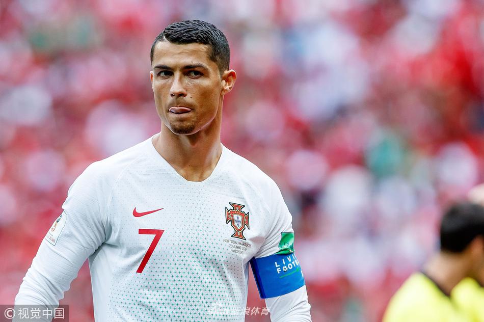 吐舌卖萌！霸道总裁贡献换了表情包