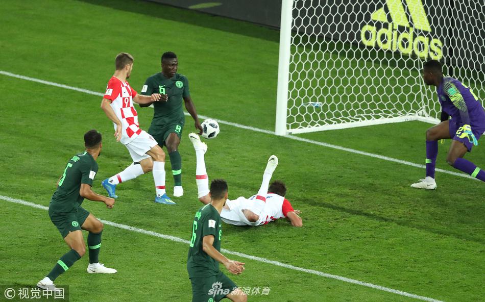 世界杯第20球！埃特博憾中乌龙球