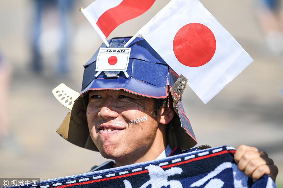 日本波兰球迷现场为主队助威