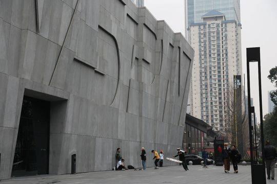 量子光电竞中心已经成为太古里商圈的一座新文创地标