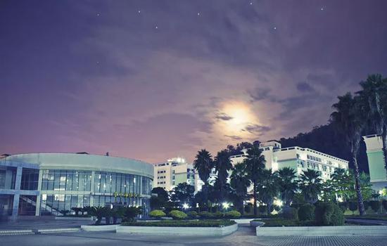 友情提醒:路上车辆较多,请佩戴好头盔手套等,注意安全。