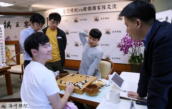 朴廷桓:从棋的内容上来说林君谚棋王实力和我最接近。