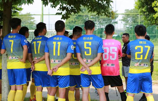 为何球衣不印中文名? 远距离不易辨识+无字体