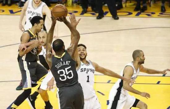 【博狗体育】人类蠕动精华凭啥立足NBA?波波维奇看中他这点