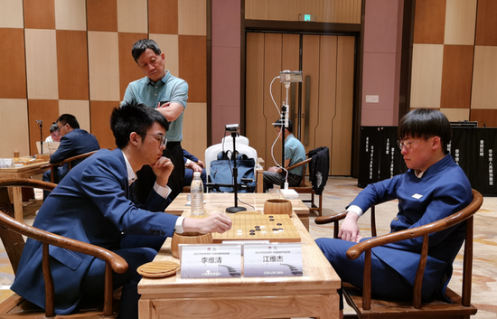 李维清胜江维杰