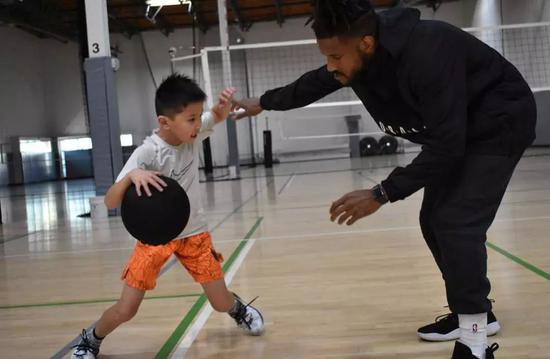 【博狗体育】10岁华裔被称为下个林书豪 进NBA只是时间问题