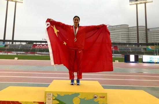 冯璐璐11秒47夺得百米冠军 她是中国00后第一人