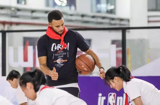 后来,画风突然变成了这样……