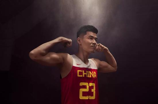 出手即证明:中国篮球全新战袍亮相