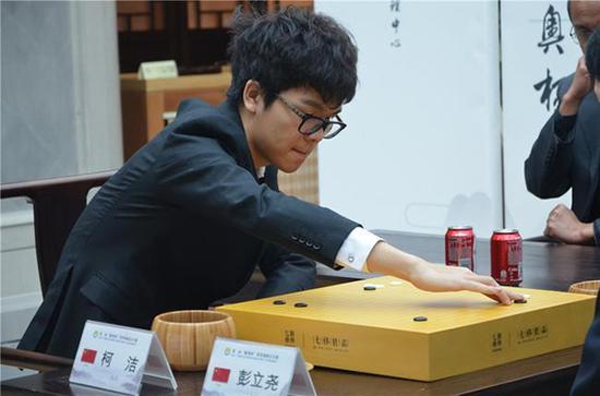 柯洁在首届新奥杯世界围棋公开赛五番棋决赛中。检验AI的一把标尺