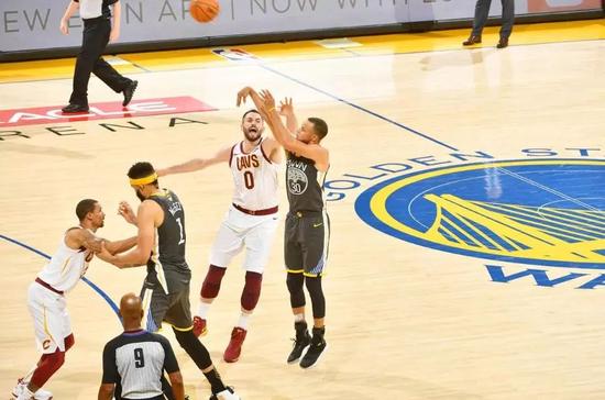 殺人還誅心!他用最Curry的方式殺死騎士,趕超詹皇並逐步書寫自己的傳奇!-黑特籃球-NBA新聞影音圖片分享社區