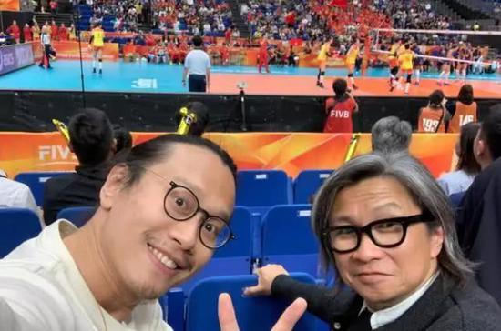 陈可辛在世锦赛女排半决赛现场