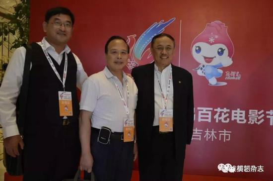 编剧:徐靖中(左一)、出品人。:谢耀才(中)、编剧:崔兴旺(右一)