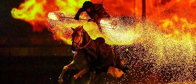 首届“世界传统驯马大会”马术秀精彩上演