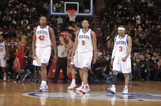 莫名心疼戰神AI!請千萬珍惜Simmons與Fultz這對狀元組合!-黑特籃球-NBA新聞影音圖片分享社區