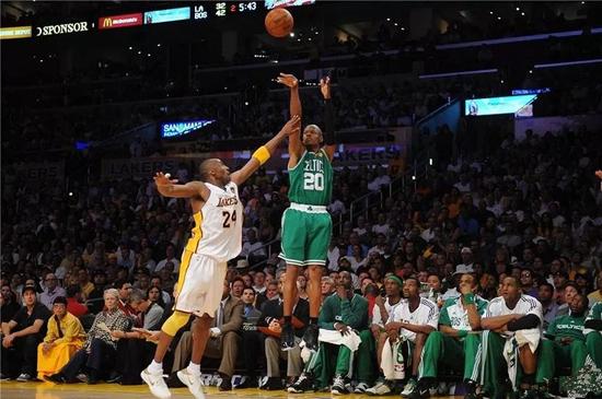 殺人還誅心!他用最Curry的方式殺死騎士,趕超詹皇並逐步書寫自己的傳奇!-黑特籃球-NBA新聞影音圖片分享社區