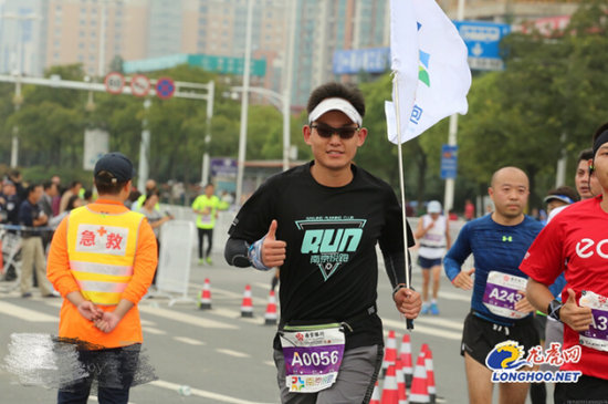 (王楠参加2016南京马拉松,王楠供图)