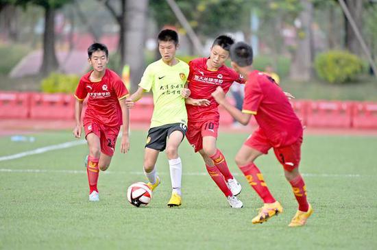 图说:恒大这批U13小将每年都会前往西班牙集训、学习和比赛。