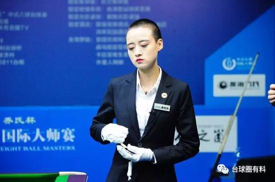 决金美女裁判比赛中被球杆戳眼 坚持完成执裁