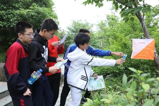 不忘初心筑梦前行 普陀区学生定向越野落幕