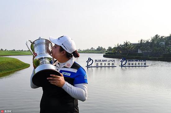 LPGA蓝湾大师赛决赛，冯珊珊夺冠。