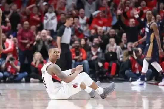 力壓威少Curry卻引起大家的爭議!請別否定他的努力!-黑特籃球-NBA新聞影音圖片分享社區
