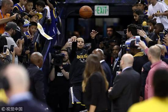 殺人還誅心!他用最Curry的方式殺死騎士,趕超詹皇並逐步書寫自己的傳奇!-黑特籃球-NBA新聞影音圖片分享社區