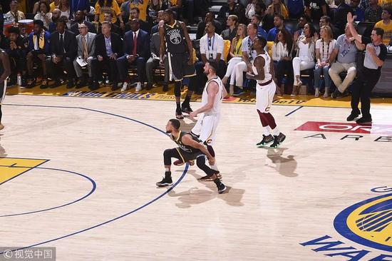 殺人還誅心!他用最Curry的方式殺死騎士,趕超詹皇並逐步書寫自己的傳奇!-黑特籃球-NBA新聞影音圖片分享社區
