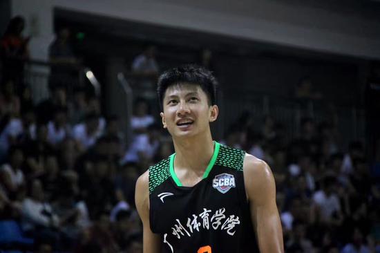 贫困县走出的篮球天才!油溪篮球人黄文威