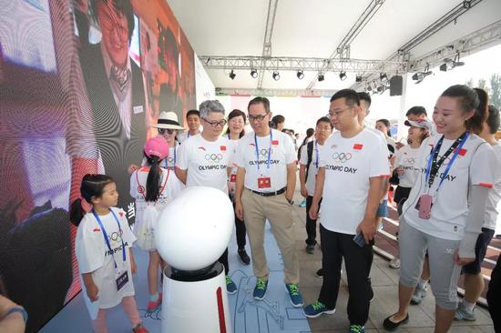 智能机器人奥运知识问答展示区