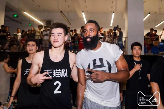 凯瑞图:19岁因伤告别CBA 3年野球重拾信心!