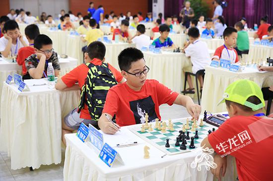国际象棋比赛现场 。 记者 刘嵩 摄