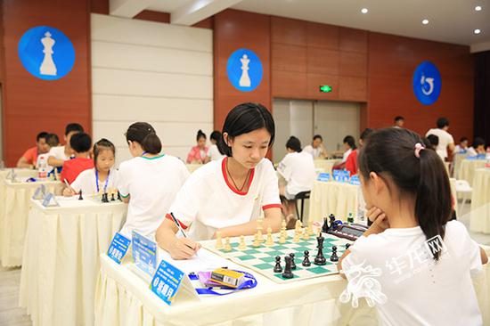 国际象棋比赛现场 。 记者 刘嵩 摄