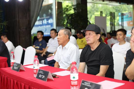 朱广沪:中国球员没养成好习惯 5年中国足球会