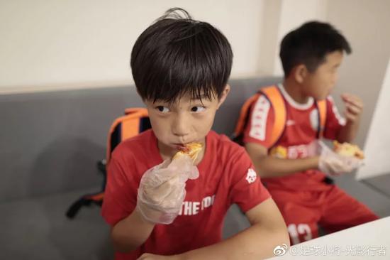 中国足球闪耀欧洲！这群9岁孩子让德国人叹服！