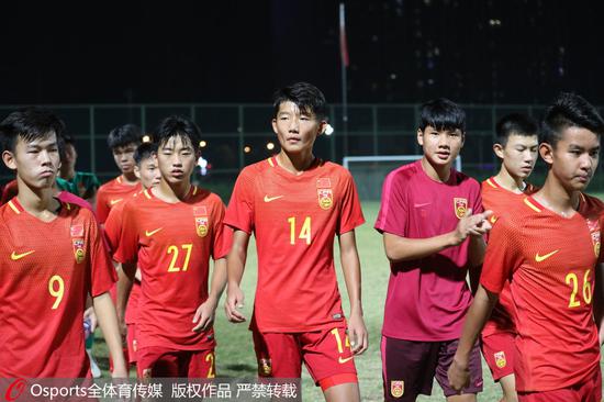 无奈的孩子们。