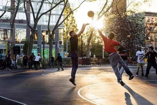 哥們,今天臨時有事,就不去打球了……-黑特籃球-NBA新聞影音圖片分享社區