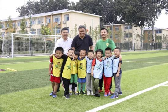 足球与家庭教育论坛在鲁能足校召开 各界嘉宾