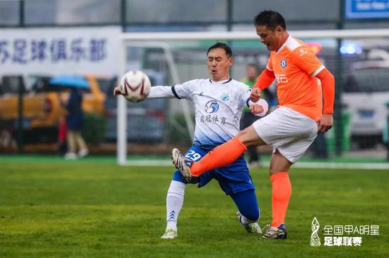 老甲A明星赛江苏足球元老拼劲十足 诠释足球精